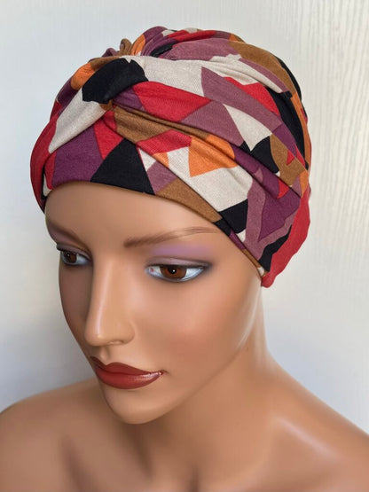 Turbante oncológico verano de Eva Design en colores vivos y patrón moderno, ideal para comodidad y estilo.